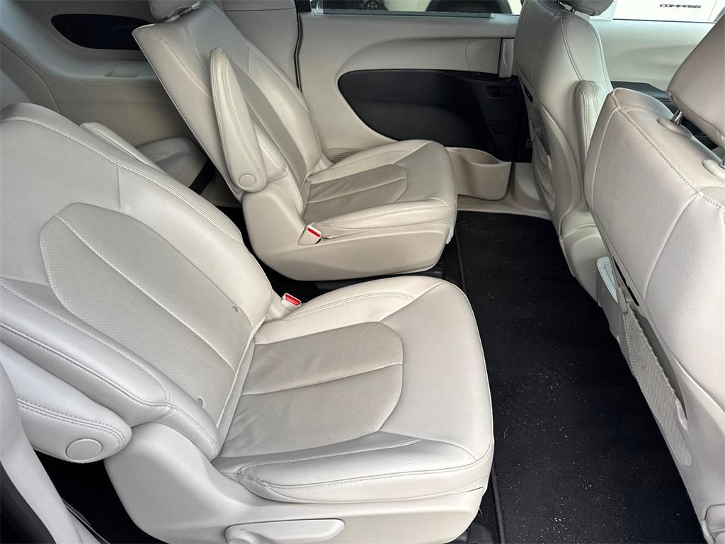 used 2021 Chrysler Pacifica Hybrid car, priced at $24,825