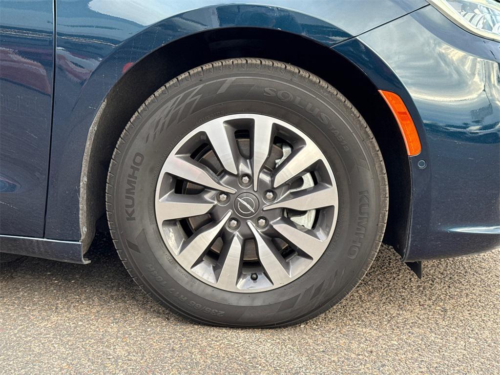 used 2021 Chrysler Pacifica Hybrid car, priced at $24,825