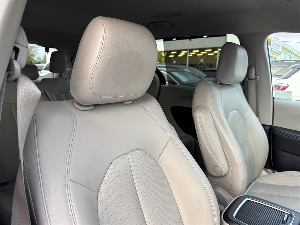 used 2021 Chrysler Pacifica Hybrid car, priced at $24,825