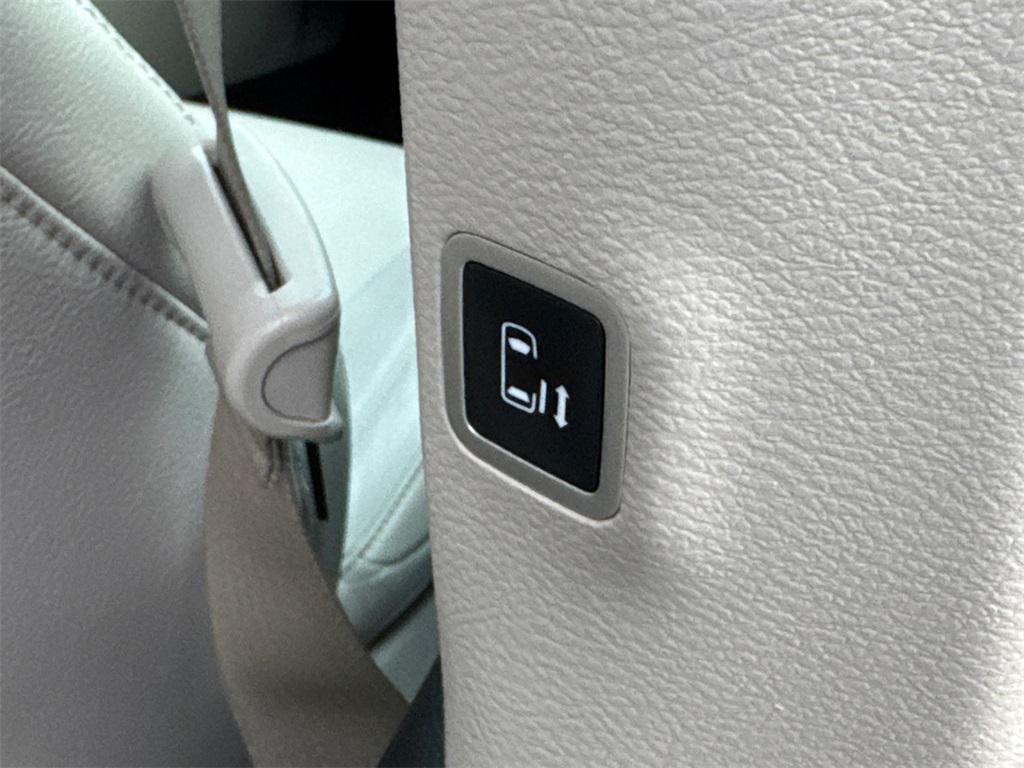 used 2021 Chrysler Pacifica Hybrid car, priced at $24,825