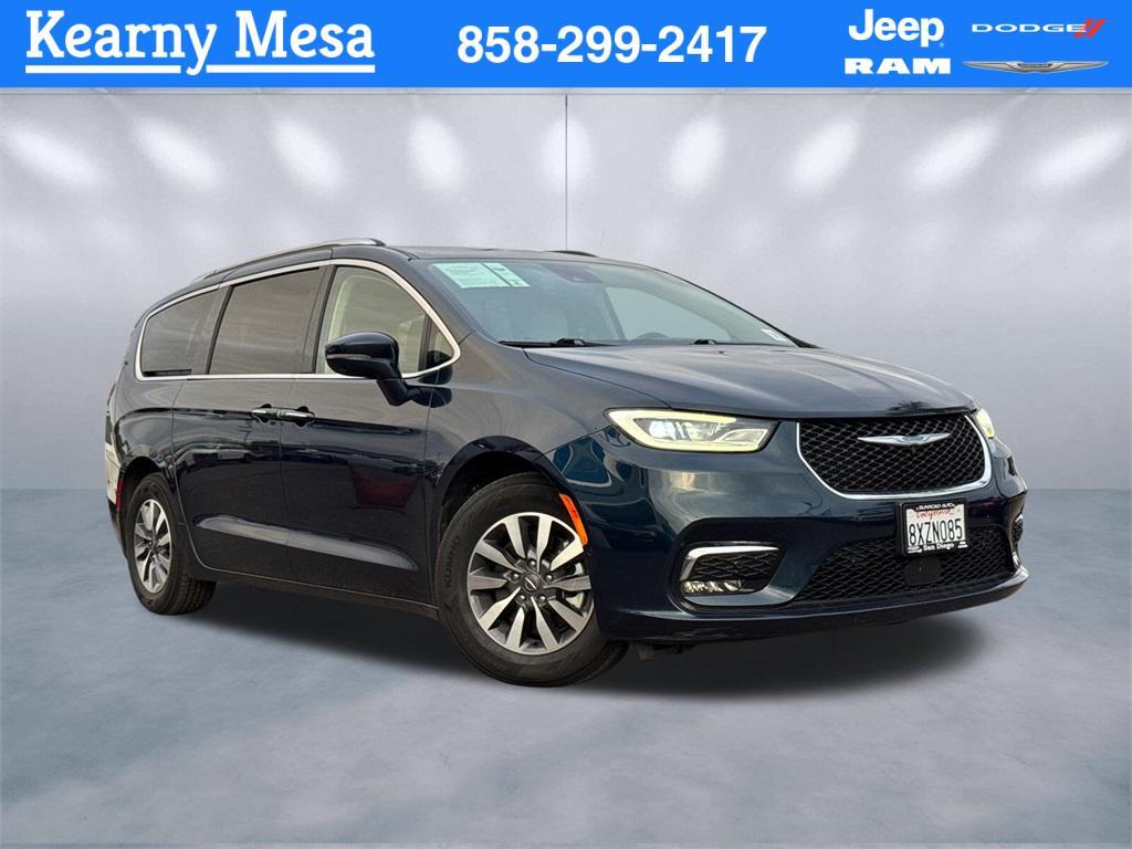 used 2021 Chrysler Pacifica Hybrid car, priced at $24,825