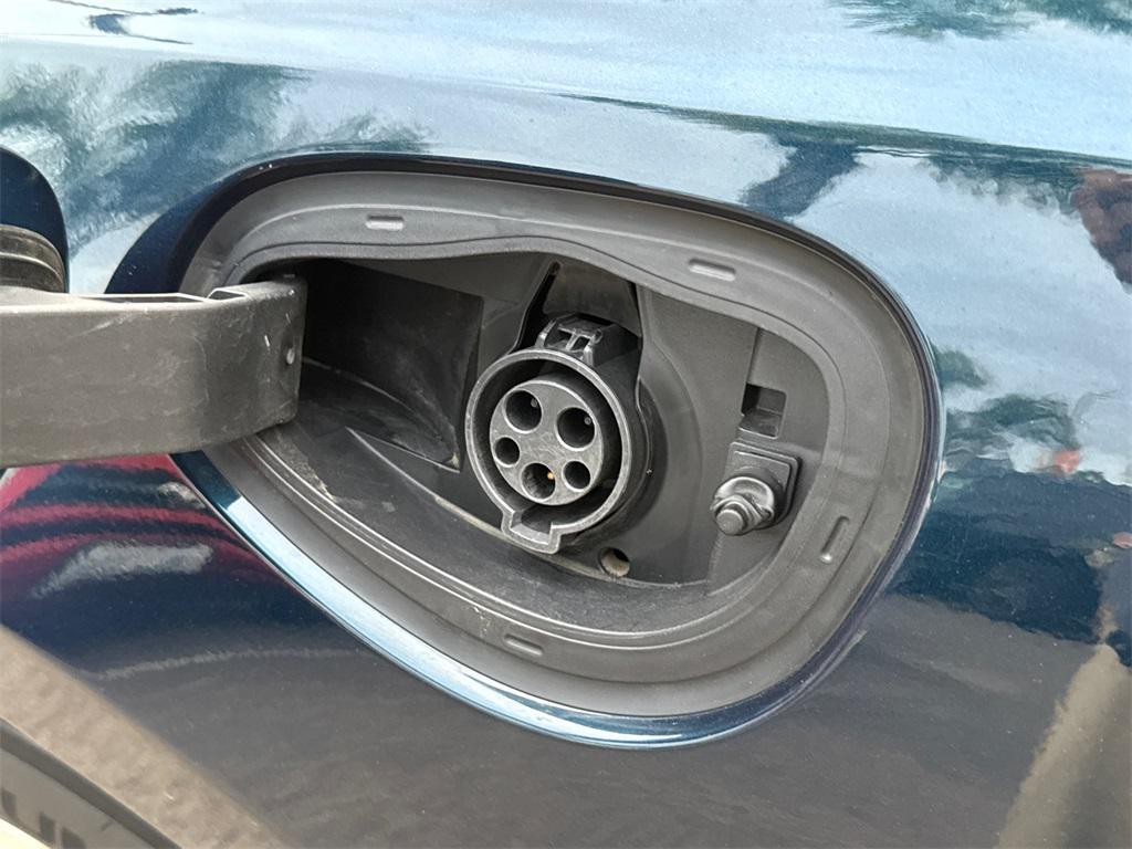 used 2021 Chrysler Pacifica Hybrid car, priced at $24,825