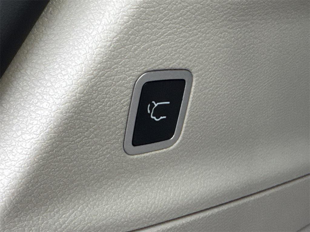 used 2021 Chrysler Pacifica Hybrid car, priced at $24,825