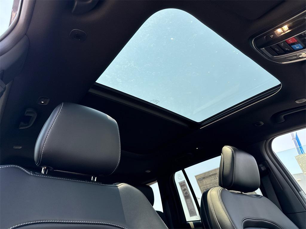 new 2025 Jeep Grand Cherokee car, priced at $50,960