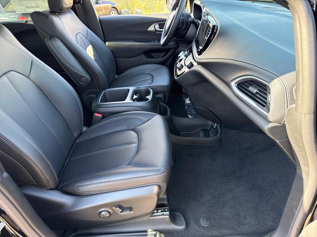 new 2025 Chrysler Pacifica car, priced at $49,998