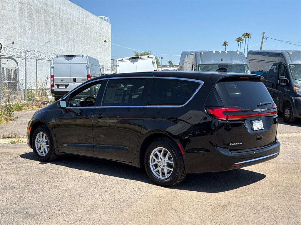 new 2025 Chrysler Pacifica car, priced at $42,370