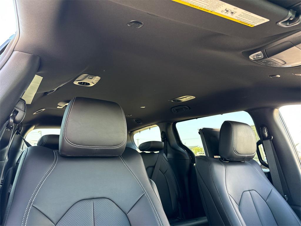new 2025 Chrysler Pacifica car, priced at $42,370