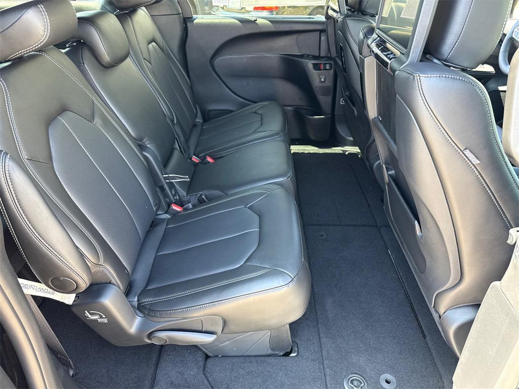 new 2025 Chrysler Pacifica car, priced at $42,370