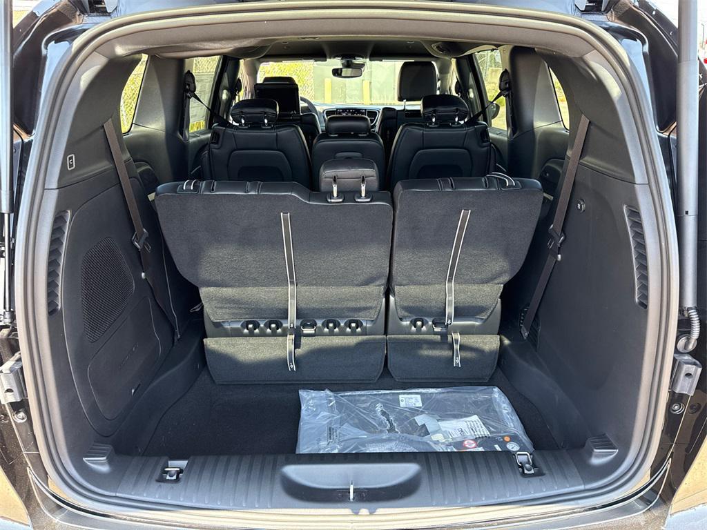 new 2025 Chrysler Pacifica car, priced at $42,370