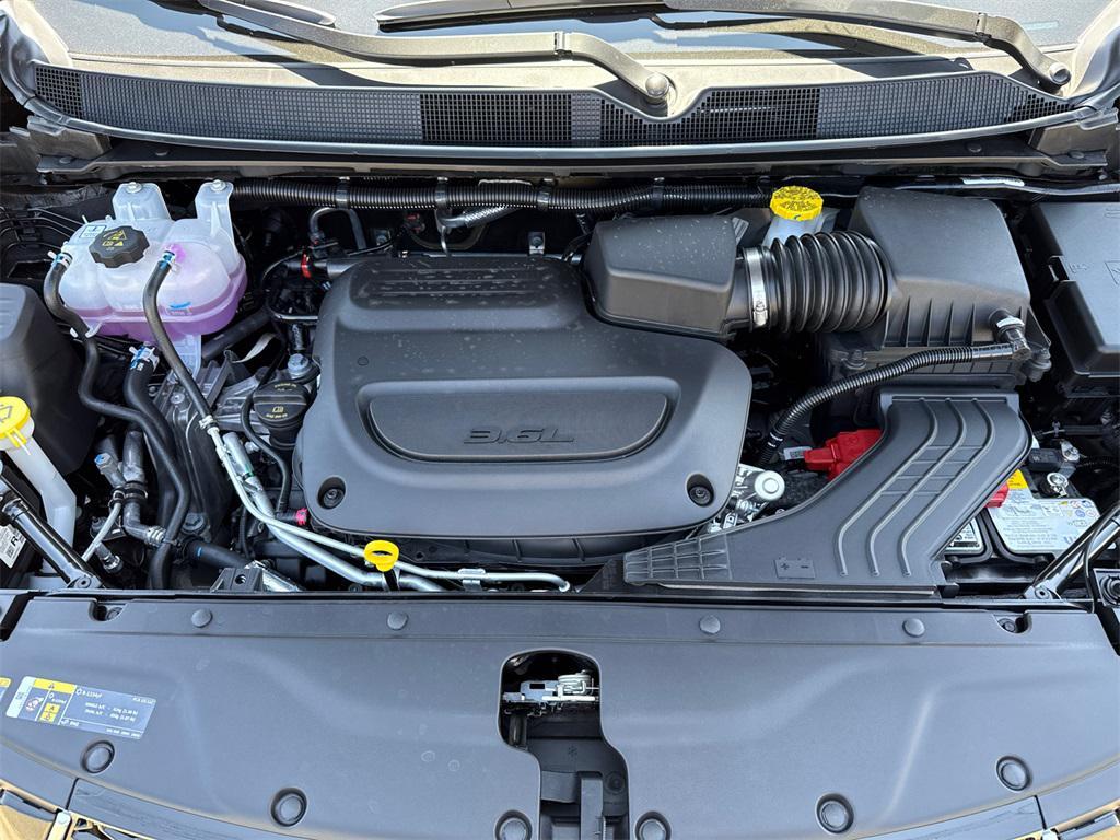 new 2025 Chrysler Pacifica car, priced at $42,370