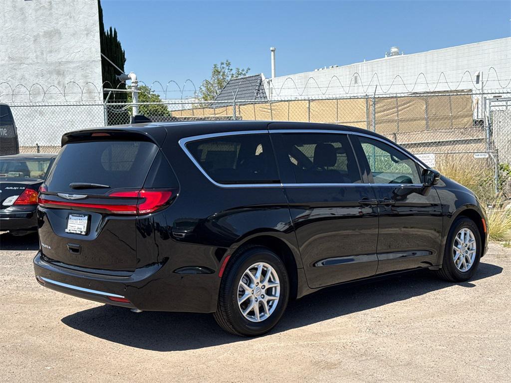 new 2025 Chrysler Pacifica car, priced at $42,370