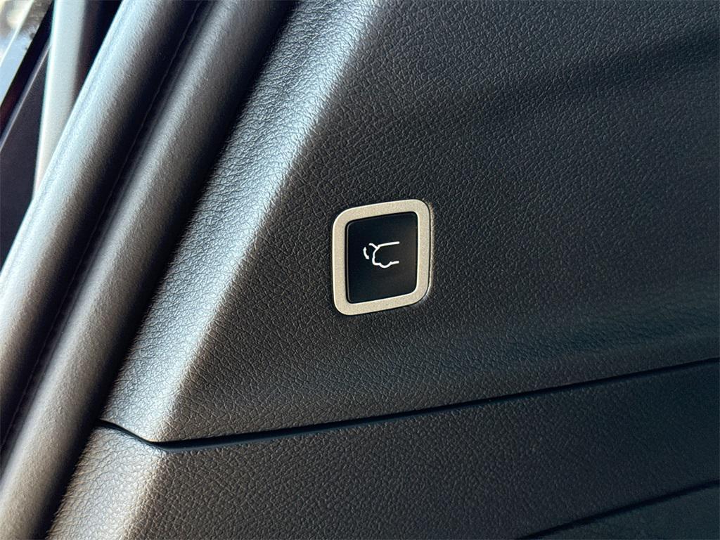 new 2025 Chrysler Pacifica car, priced at $42,370