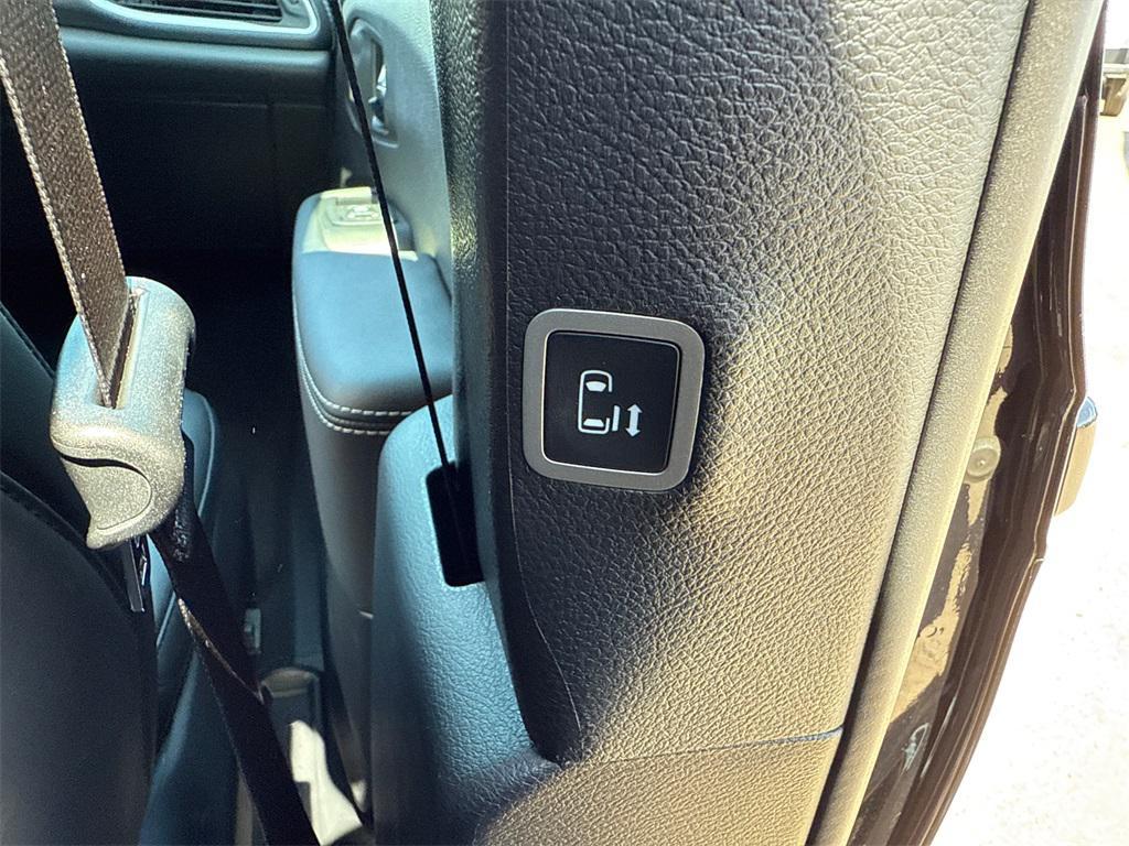 new 2025 Chrysler Pacifica car, priced at $42,370