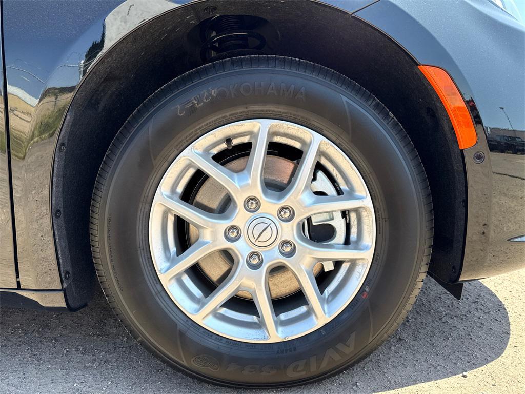 new 2025 Chrysler Pacifica car, priced at $42,370