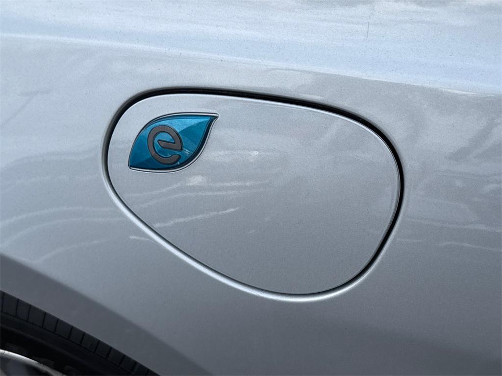 used 2024 Chrysler Pacifica Hybrid car, priced at $27,888