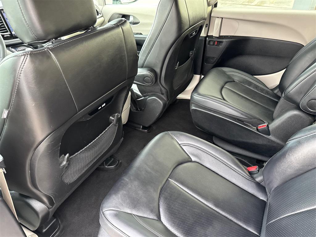 used 2024 Chrysler Pacifica Hybrid car, priced at $27,888