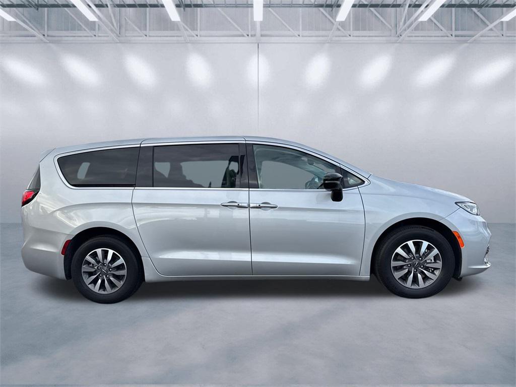 used 2024 Chrysler Pacifica Hybrid car, priced at $27,888