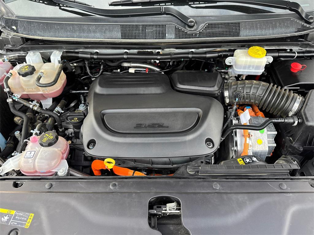 used 2024 Chrysler Pacifica Hybrid car, priced at $27,888