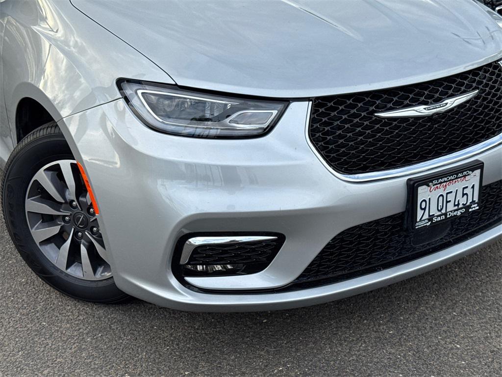 used 2024 Chrysler Pacifica Hybrid car, priced at $27,888