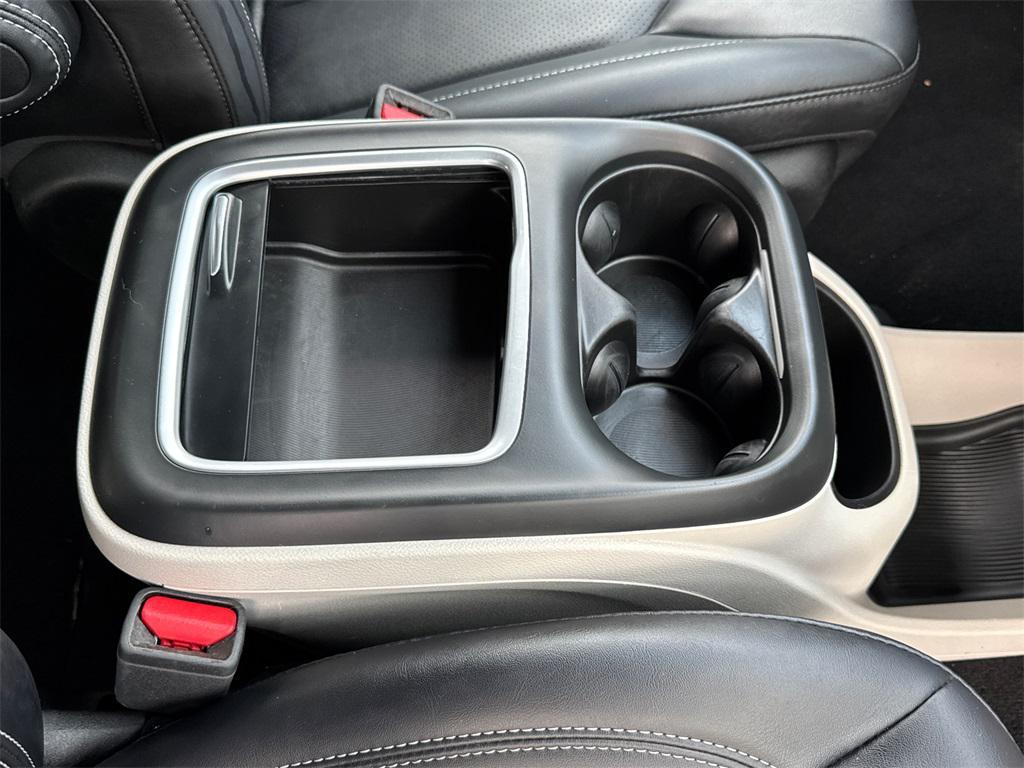 used 2024 Chrysler Pacifica Hybrid car, priced at $27,888