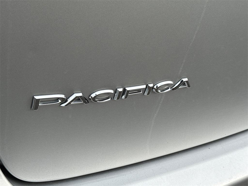 used 2024 Chrysler Pacifica Hybrid car, priced at $27,888