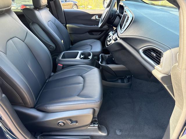 new 2025 Chrysler Pacifica car, priced at $50,493