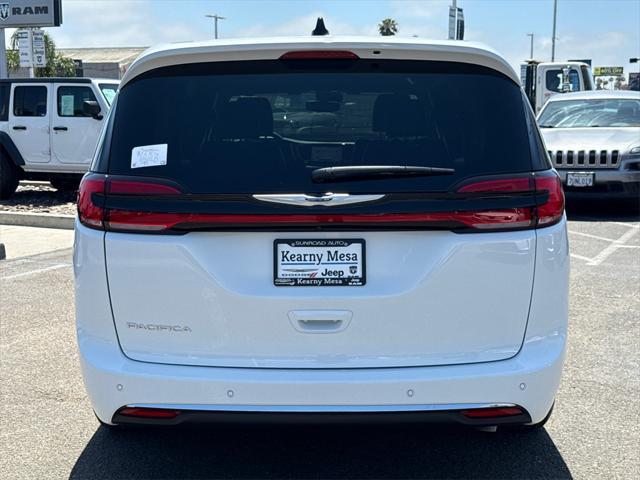 new 2025 Chrysler Pacifica car, priced at $47,677