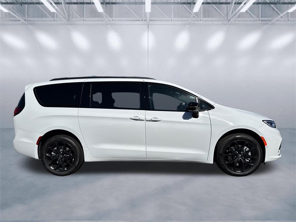 new 2026 Chrysler Pacifica car, priced at $56,810