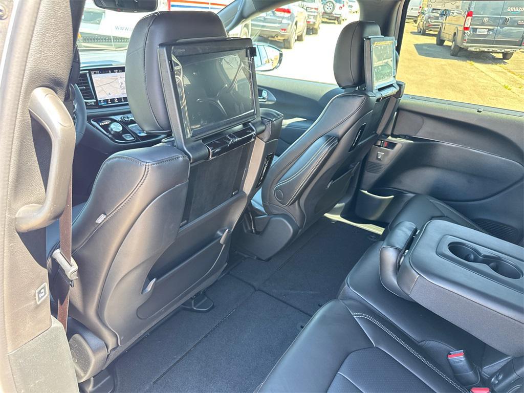 new 2025 Chrysler Pacifica car, priced at $48,795