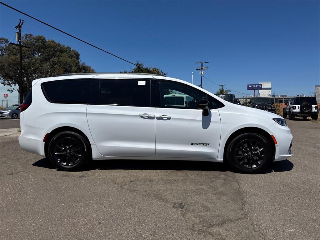 new 2025 Chrysler Pacifica car, priced at $48,795