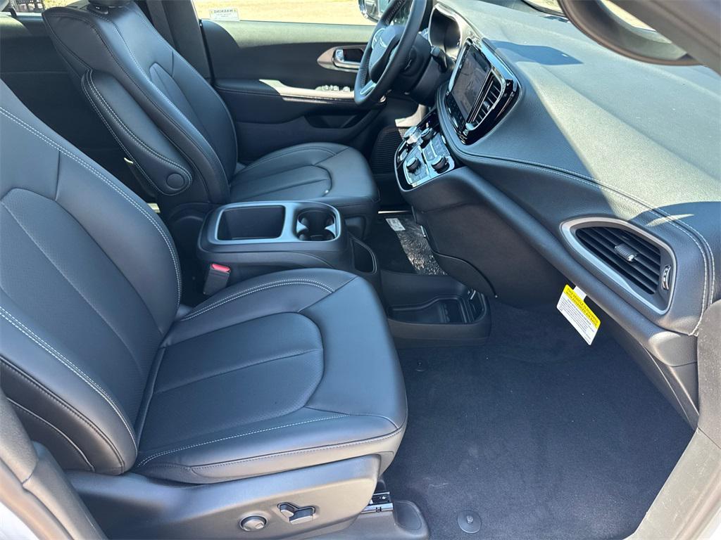 new 2025 Chrysler Pacifica car, priced at $48,795