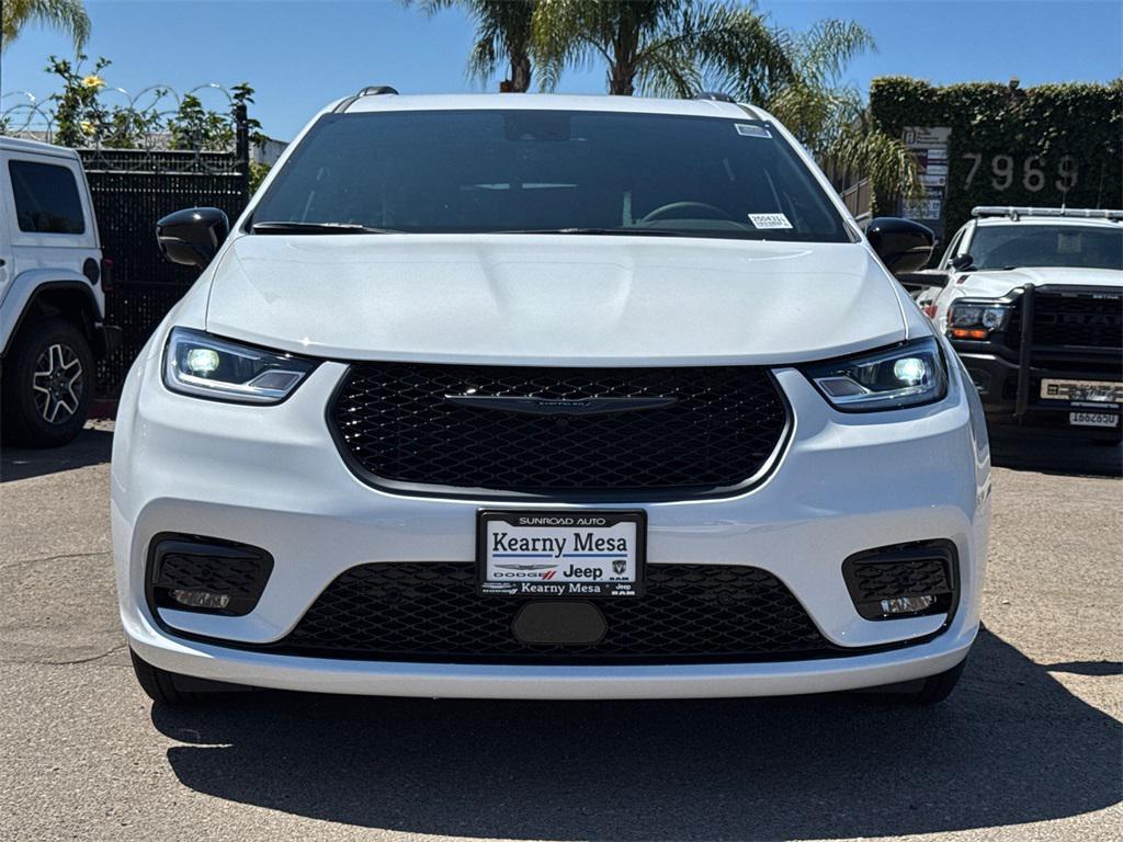 new 2025 Chrysler Pacifica car, priced at $48,795