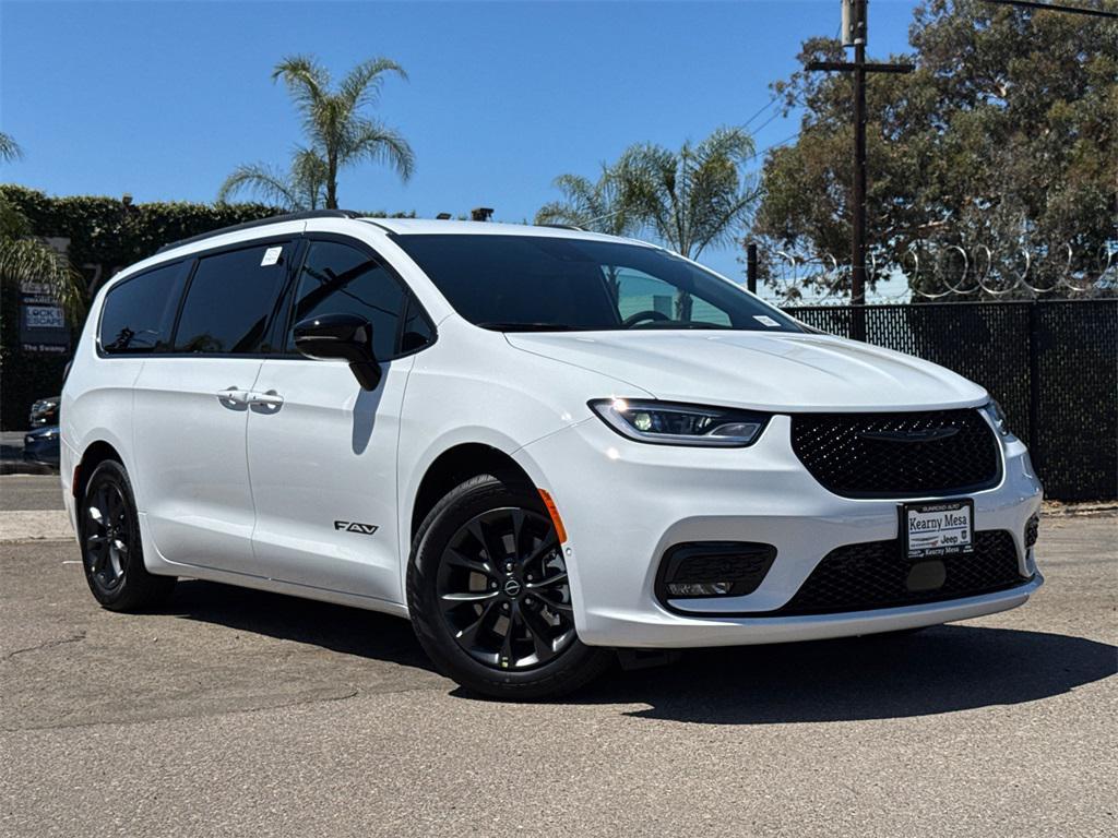 new 2025 Chrysler Pacifica car, priced at $48,795