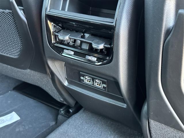 new 2025 Jeep Grand Cherokee car, priced at $40,175