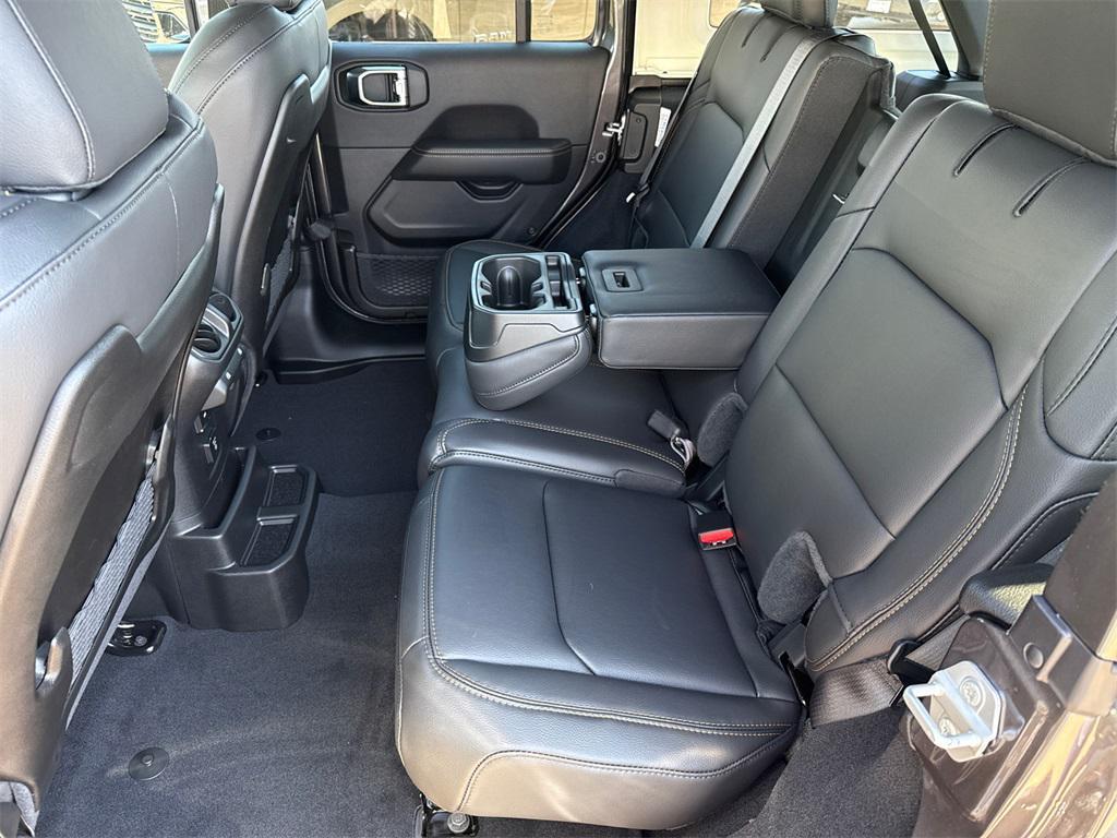 new 2025 Jeep Wrangler car, priced at $55,633