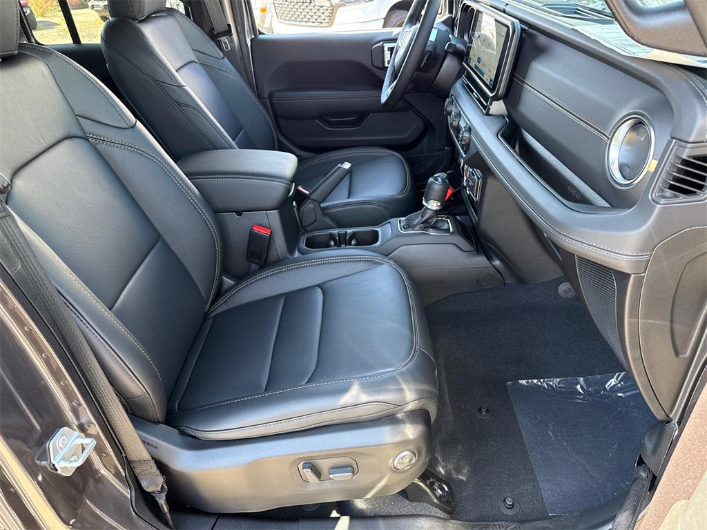 new 2025 Jeep Wrangler car, priced at $55,633