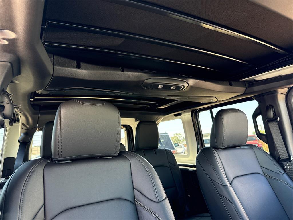 new 2025 Jeep Wrangler car, priced at $55,633