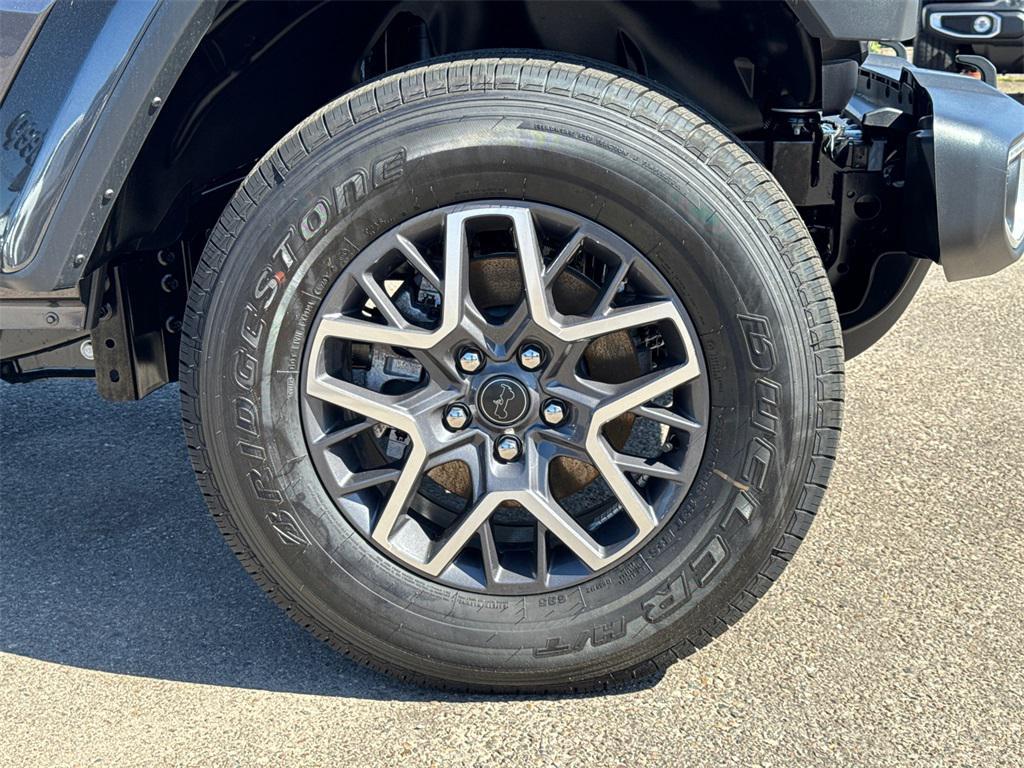 new 2025 Jeep Wrangler car, priced at $50,211