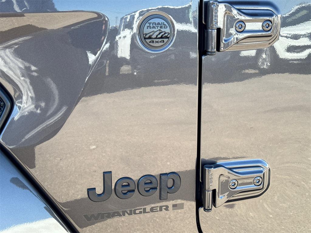 new 2025 Jeep Wrangler car, priced at $50,211