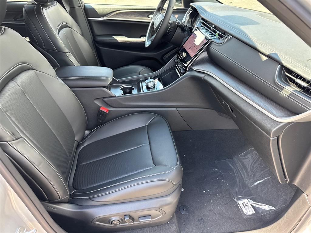 new 2025 Jeep Grand Cherokee car, priced at $49,885