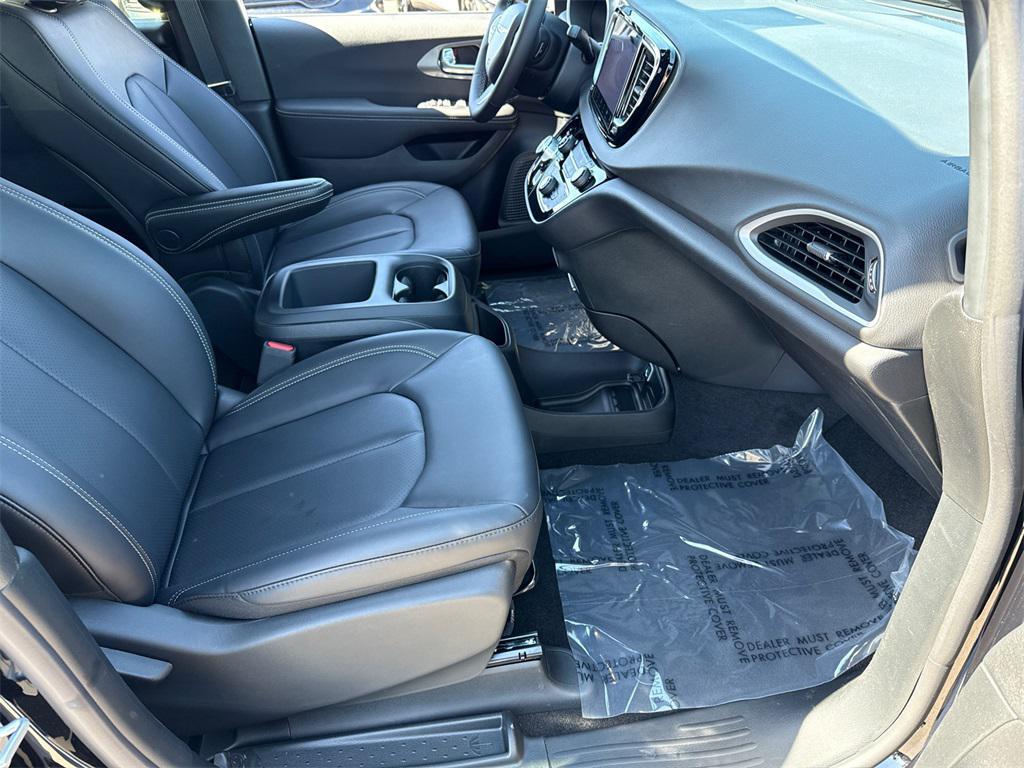 new 2025 Chrysler Voyager car, priced at $33,690