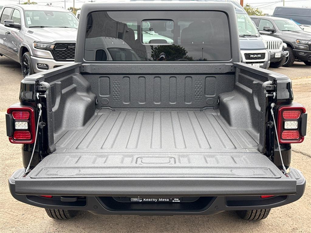 new 2025 Jeep Gladiator car, priced at $45,502
