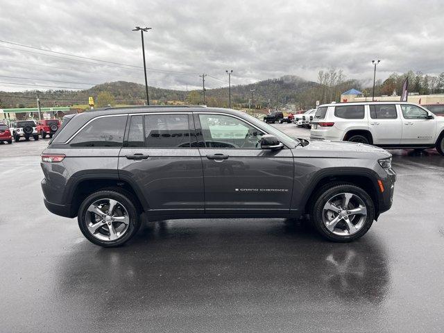 new 2025 Jeep Grand Cherokee car, priced at $50,120
