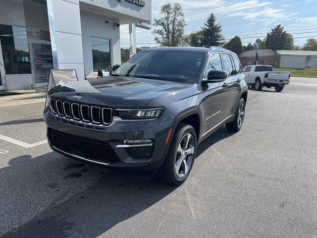 new 2025 Jeep Grand Cherokee car, priced at $49,227