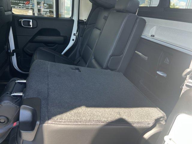new 2025 Jeep Gladiator car, priced at $48,007
