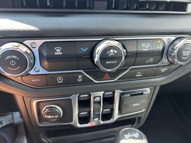 new 2025 Jeep Wrangler car, priced at $41,068