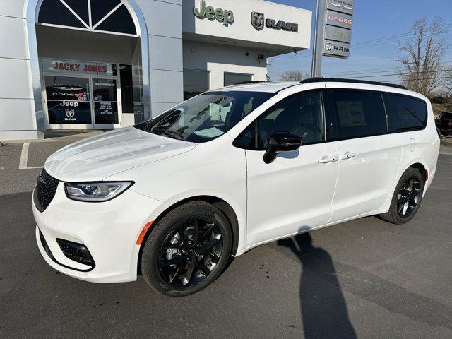 new 2024 Chrysler Pacifica car, priced at $45,400