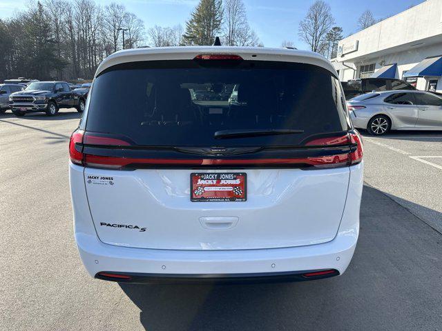 new 2024 Chrysler Pacifica car, priced at $45,400