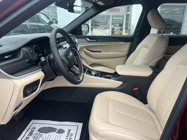 new 2025 Jeep Grand Cherokee car, priced at $49,227