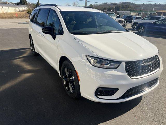 new 2024 Chrysler Pacifica car, priced at $45,400